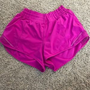 Lululemon HR hotty hot shorts 2.5’